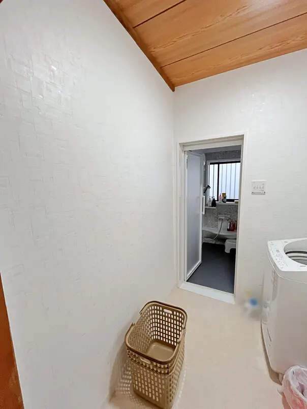 昔ながらの脱衣場から、素敵な空間に生まれ変わりました